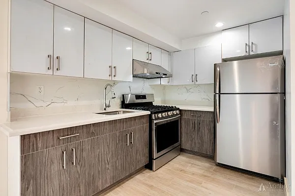 Rented by Anchor Associates | media 27