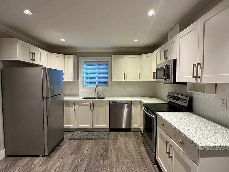 6739 Humphries Ave #BASEMENT — Photo 3
