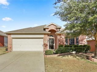 812 Rio Bravo Dr, Haslet, TX 76052