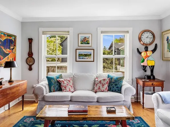 15 Cross St, Newport, RI 02840