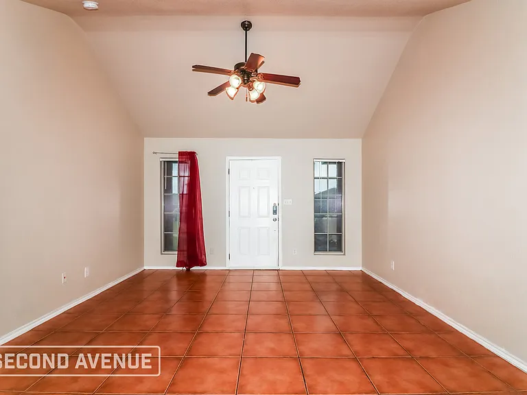 5541 Candace St — Photo 4