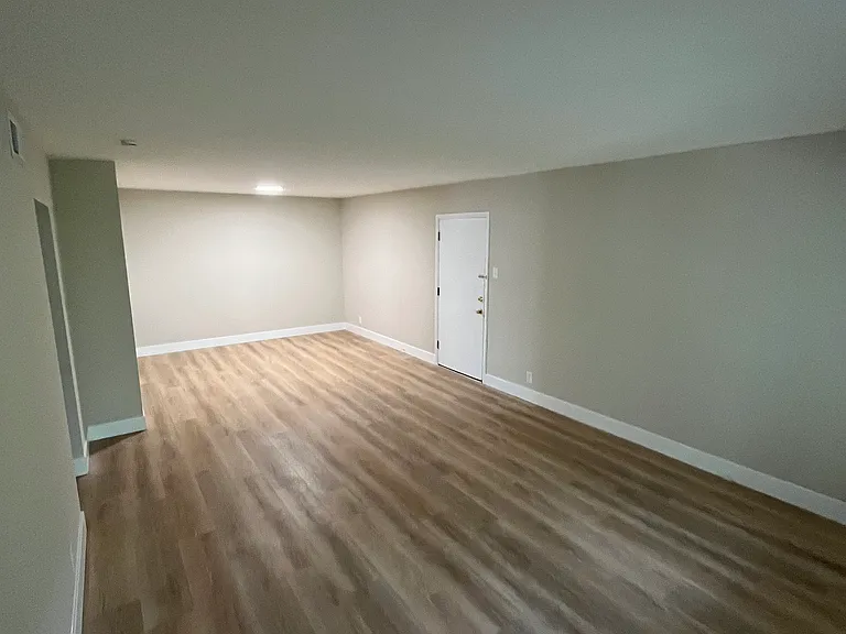 625 Broadmoor Dr #F — Photo 4