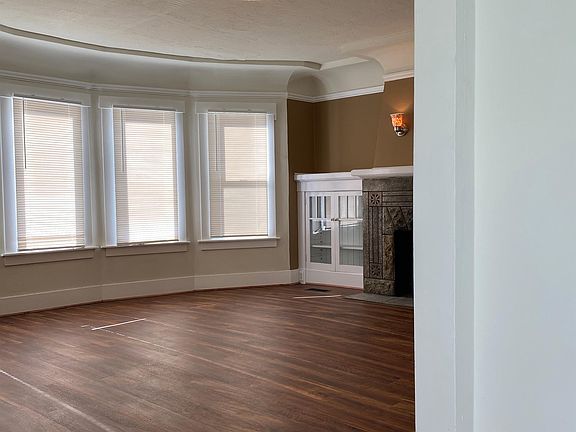 3rd image of 448 Irvington St