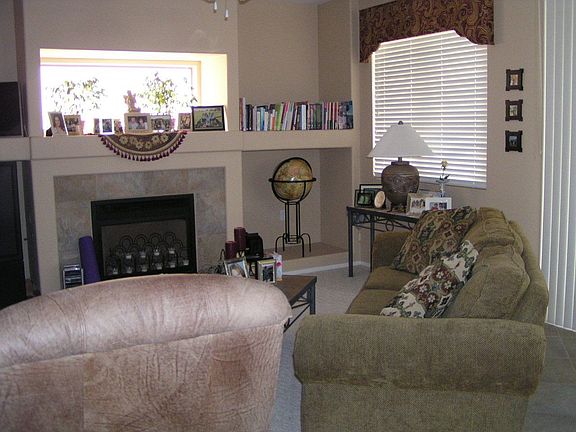 FAMIL ROOM W/FIREPLACE