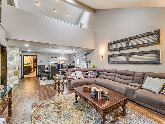4th image of 212 SAGECREST DR