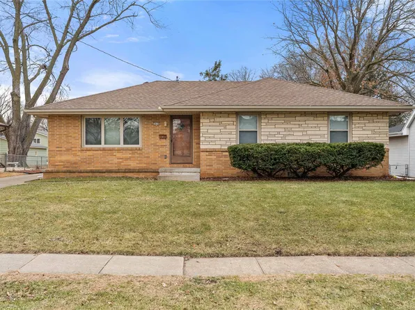 3828 Lindlavista Way, Des Moines, IA 50310