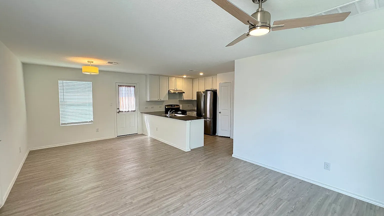 3 bed, 1129 sqft, $1,450 — Photo 3
