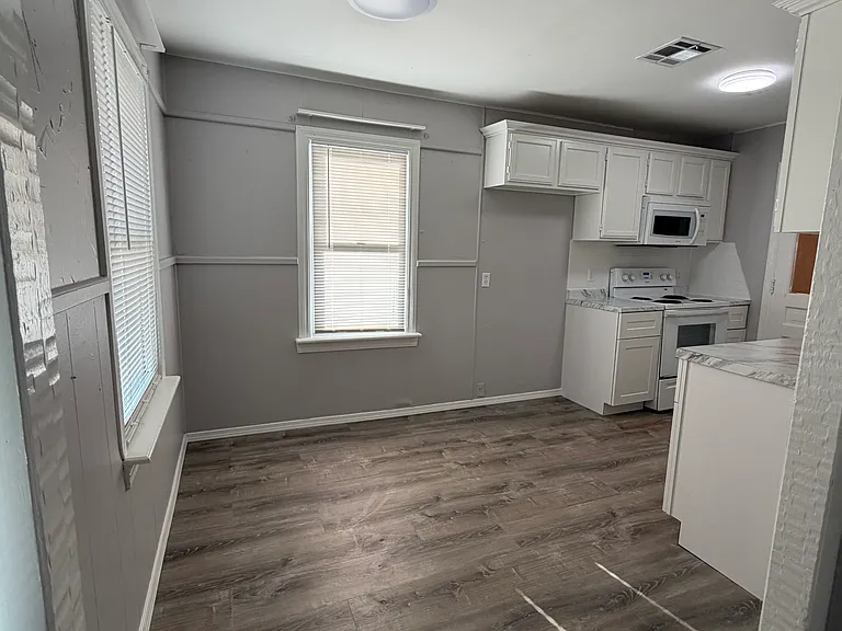303 E Rose Dr — Photo 3