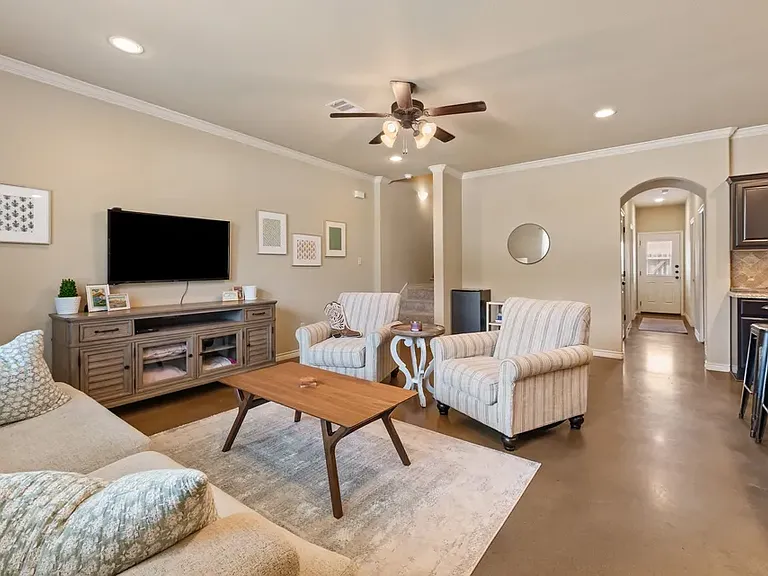 3224 Travis Cole Ave — Photo 1