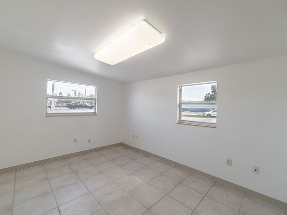 5th image of 3275 E Bay Dr