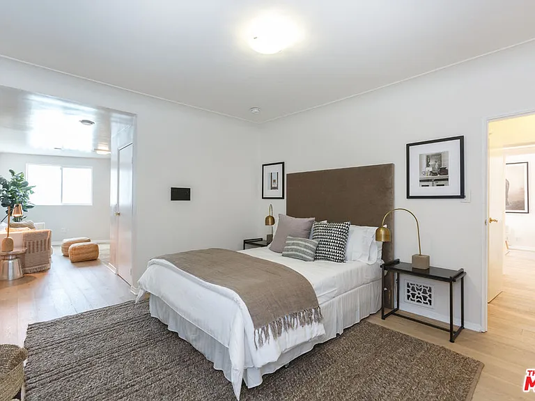 465 S Sherbourne Dr — Photo 15