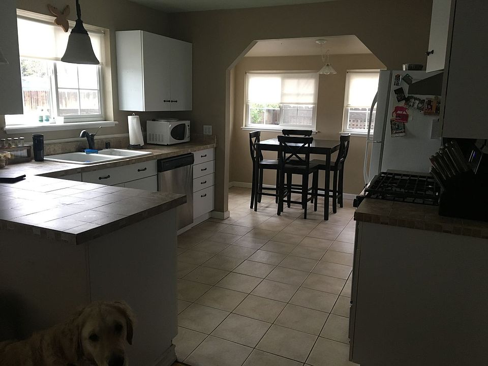 1st image of 530 Pleasant St