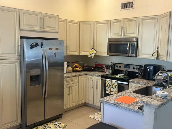 1281 SW 85th Avenue, Pembroke Pines, FL 33025