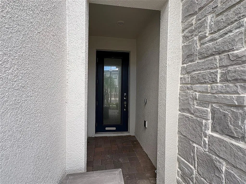 3 bed, 2.5 bath, 1864 sqft, $2,400 — Photo 2