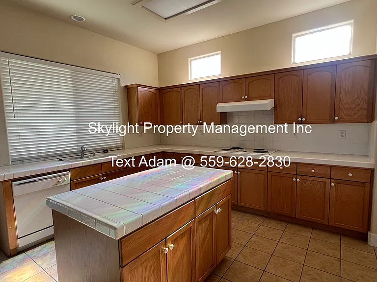 2172 Everglade Ave — Photo 3