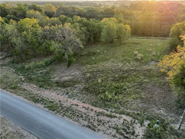 13272 Wally Way #26, Gentry, AR 72734