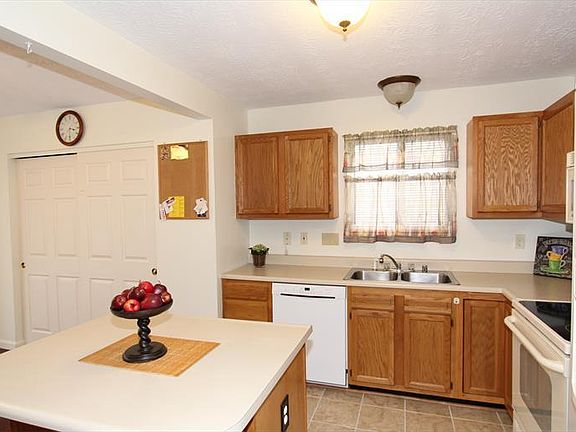 4th image of 2169 Antoinette Way