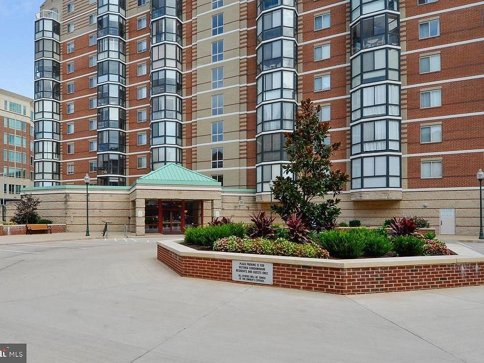 1st image of 24 Courthouse Sq APT 211