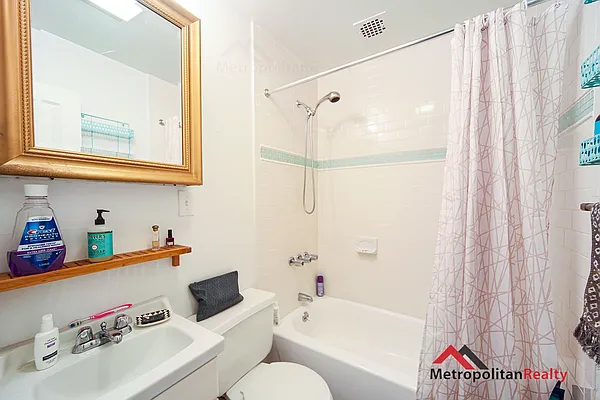 Rented by Metropolitan Realty | media 5