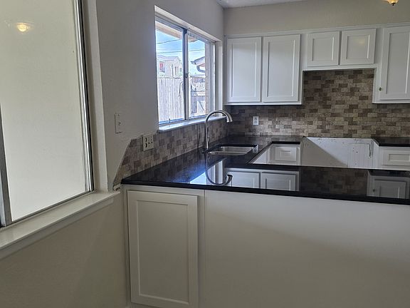 3rd image of 5205 Leisure Dr