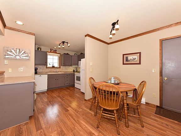 5th image of 433 Slinger ROAD #4