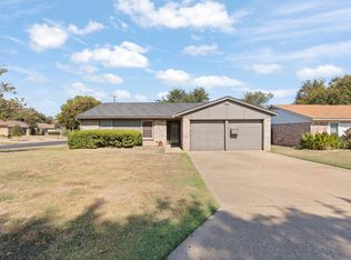 301 E Hampton Rd, Crowley, TX 76036