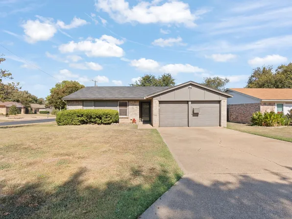 301 E Hampton Rd, Crowley, TX 76036