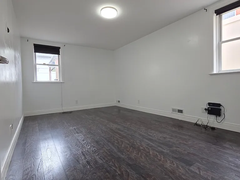 2213 E 59th Pl #1F — Photo 8