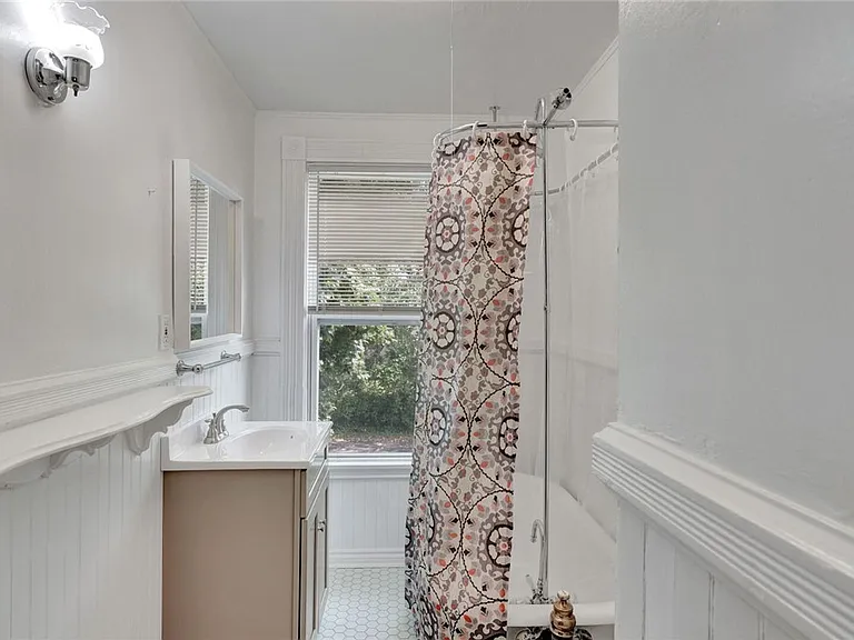407 Alexander St — Photo 7