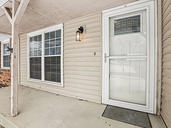 4th image of 7947 Vineyard Dr
