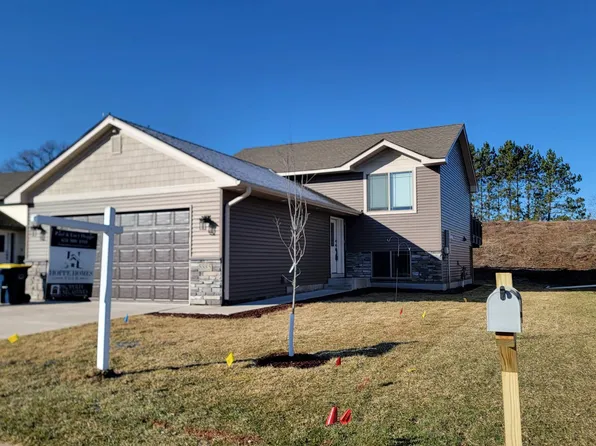 8885 Parkview Cir, Chisago City, MN 55013