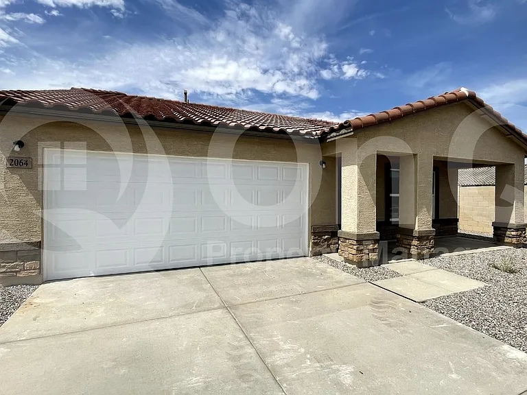 2064 E Velvet Pl — Photo 2