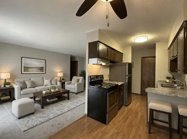 901 7th St S APT 6, Hopkins, MN 55343