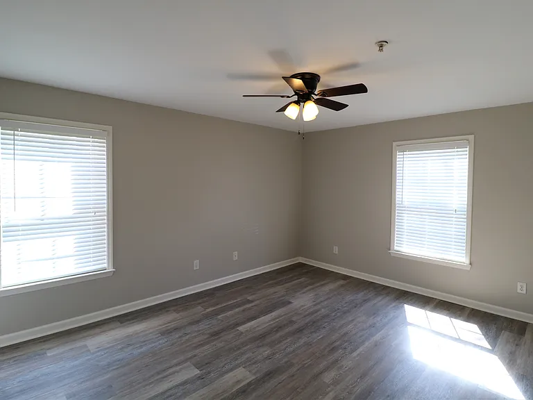 111 Mill Pond Dr — Photo 10