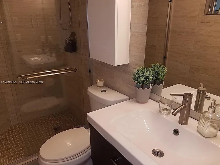 1250 Miami Rd #10 — Photo 4