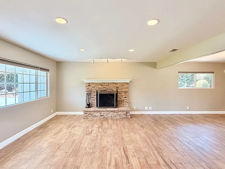 1537 McDonald Rd — Photo 9