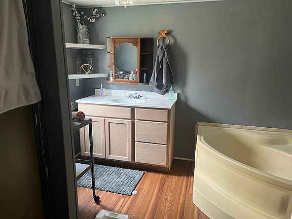 4th image of 590 Lee Road 401