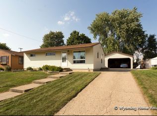 2181 Daylor Dr NE, Grand Rapids, MI 49525