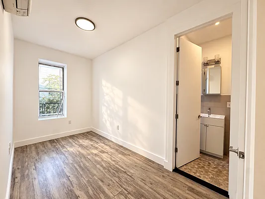 Bedroom, photo 5