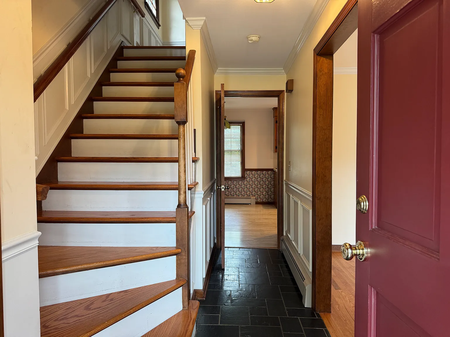 3 bed, 2650 sqft, $4,600 — Photo 2