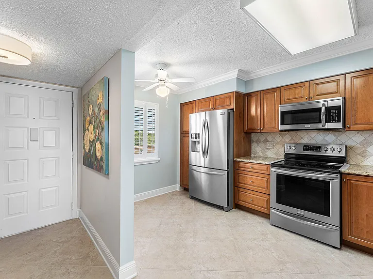 7076 Huntington Ln #502 — Photo 3
