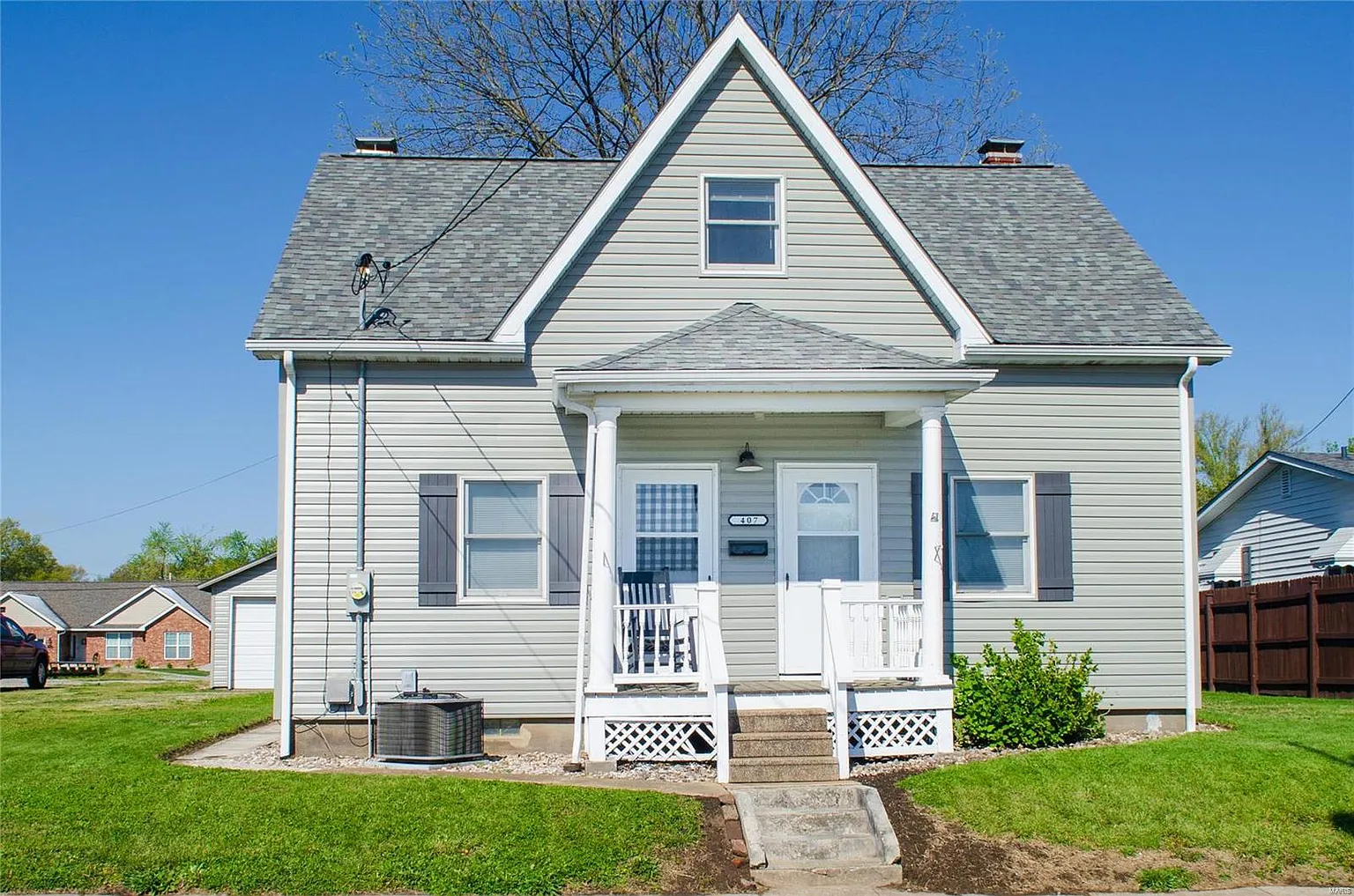 407 S Jefferson St photo 1