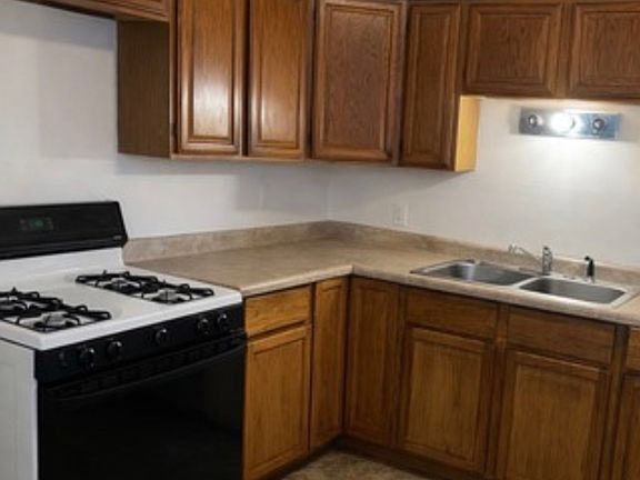 5th image of 267 Chappel Ave