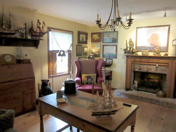 4th image of 808 Foxwood Dr