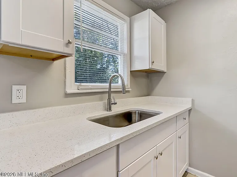 1901 Pullman Ct — Photo 10