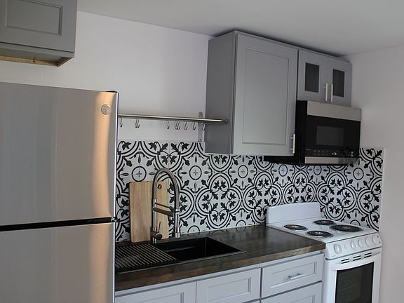 2nd image of 510 43rd St #8