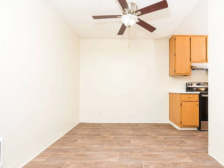 Mission Sierra Apartments — Photo 17