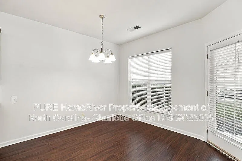 3 bed, 2.0 bath, 1294 sqft, $1,771 — Photo 3