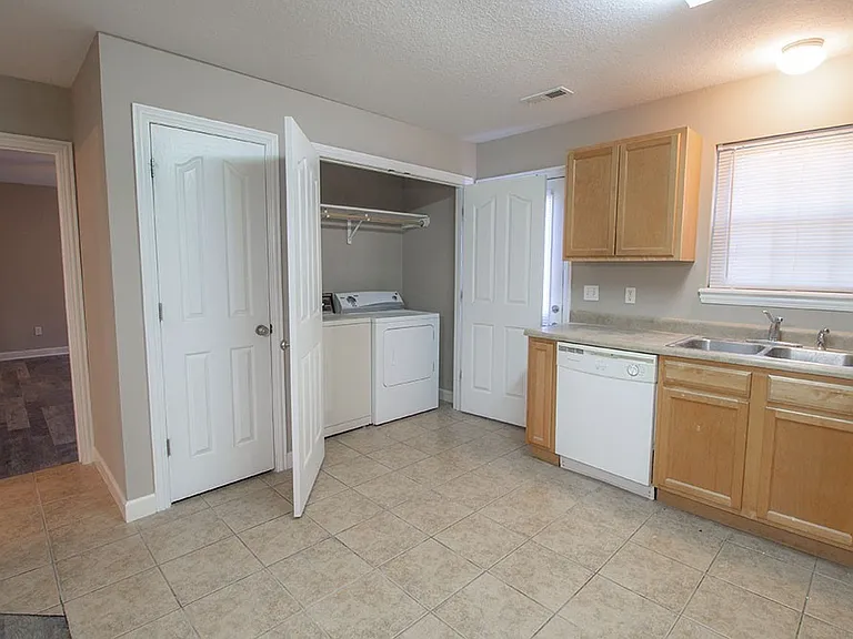 1311 Raleigh Dr — Photo 11