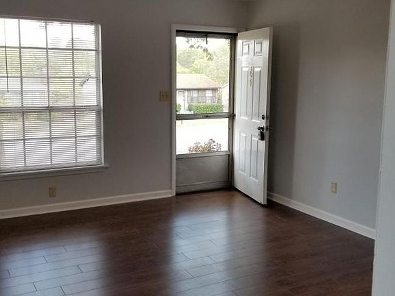 4th image of 364 E Tiverton Way
